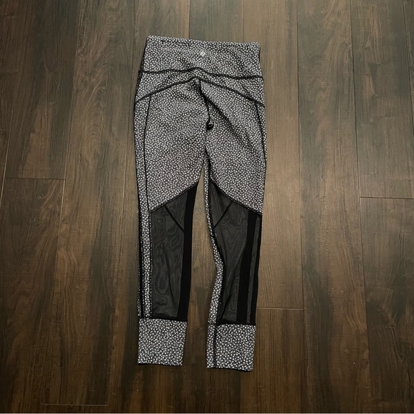 Lululemon Hit It 7/8 Tight 25 “ in Frozen Fizz 4 - Picture 5 of 9